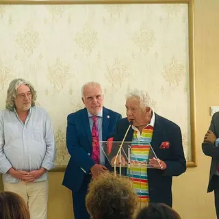 A última edição, que reuniu, durante quatro dias na cidade da Praia, em Santiago,  40 poetas de Cabo Verde, Açores, Madeira e Ilhas Canárias, teve também o patrocínio da Presidência da República de Cabo Verde. Foto Facebook