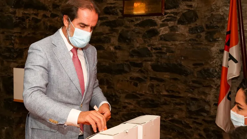 Miguel Albuquerque falava, nesta tarde e à margem da sua votação para as Directas.