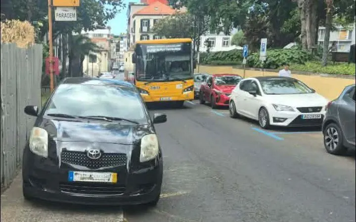 Foto enviada pelo coordenador do partido na Madeira, apontando tratar-se da viatura do parlametar eleito pelo PSD à Assembleia da República.&nbsp;