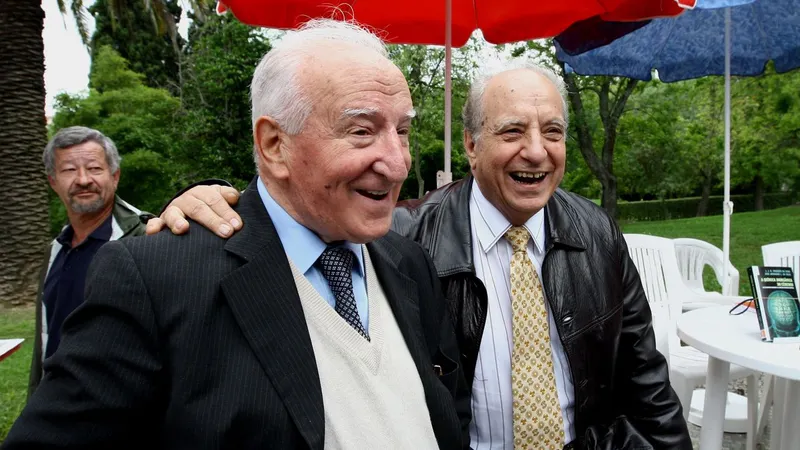 Fraústo da Silva (à direita) e Eduardo Lourenço em 24 de Maio de 2008, em Lisboa. Foto MANUEL DE ALMEIDA/LUSA