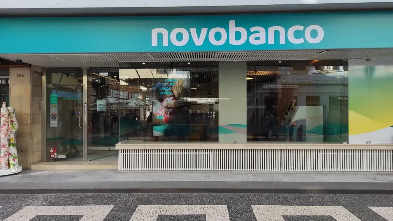 Um dos balcões do Novo Banco agora remodelados foi o da Rua Dr. Fernão de Ornelas. Foto DR