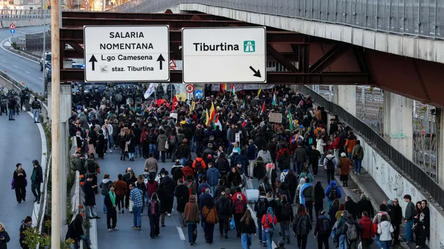 'No Kings' em Roma.&nbsp; &nbsp;Foto&nbsp;GIUSEPPE LAMI/EPA/ANSA