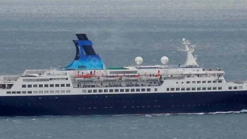 O navio onde o idoso seguia chega amanhã de manhã ao Funchal.