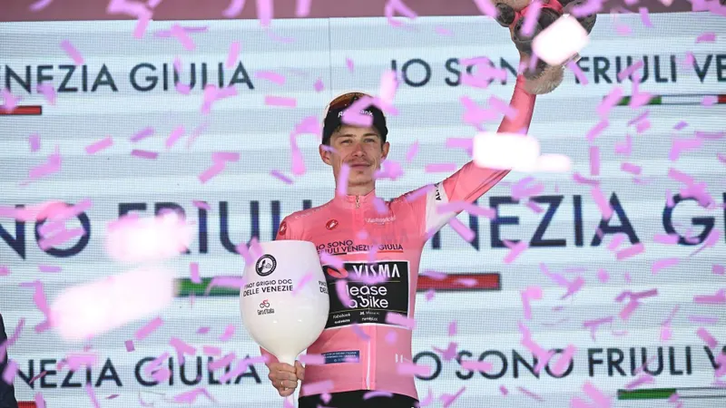 Jonas Vingegaard venceu a etapa e vestiu a camisola rosa da liderança.&nbsp; &nbsp;Foto&nbsp;LUCA ZENNARO/ANSA/EPA