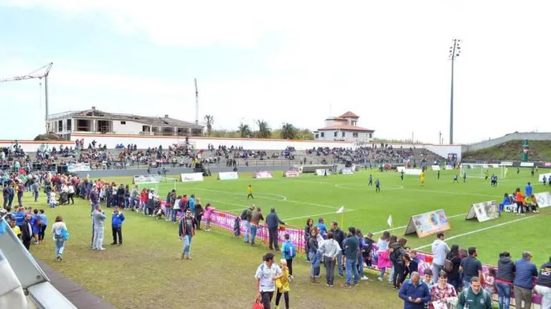 Depois da chuva da véspera, chegou o bom tempo ao São Vicente Cup, para satisfação dos jovens atletas e também do público, que se deslocou em número muito significativo até ao Estádio dos Juncos. 
