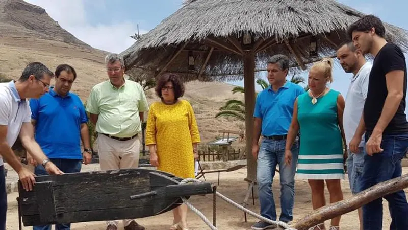 Idalino Vasconcelos, Fátima Silva e Joselina Melim visitaram hoje a Casa da Serra, um importante símbolo do património do Porto Santo.