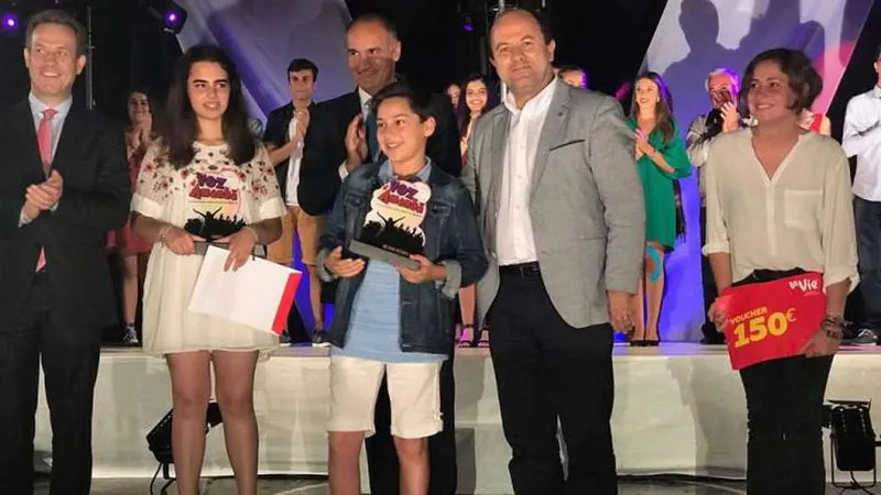 Emma Barradas (esquerda) e o jovem Matias Sousa.   Foto DR