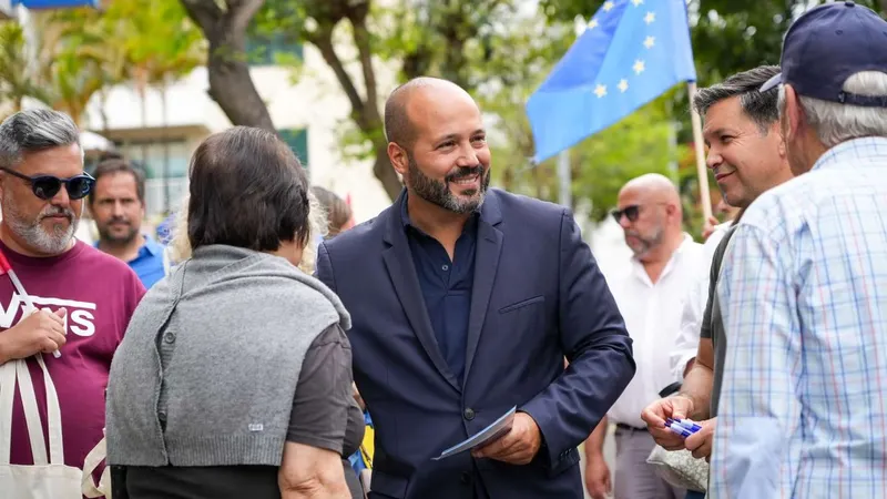 Sérgio Gonçalves defende a baixa de impostos e acusa o presidente do Governo de manter uma postura "prepotente e imutável".