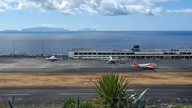 O aparelho da TAP continua em observações na cabeceira do aeroporto da Madeira.