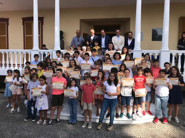 Alunos de Iniciação Musical com diploma de mérito.