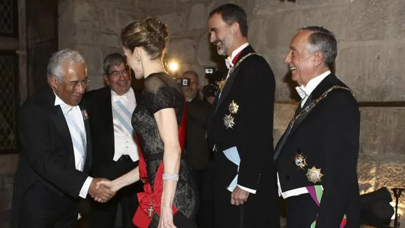 António Costa cumprimenta a Rainha de Espanha, com o Rei e Marcelo a ver.   Foto ESTELA SILVA/LUSA