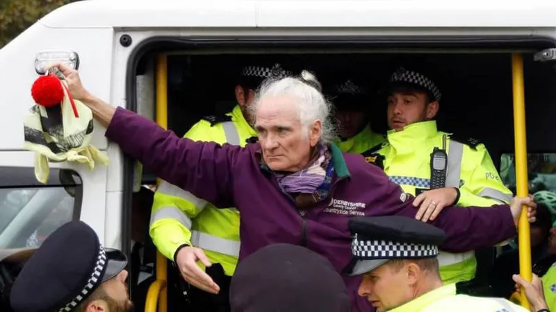 Manifestantes pelo clima detidos em Londres e Madrid 