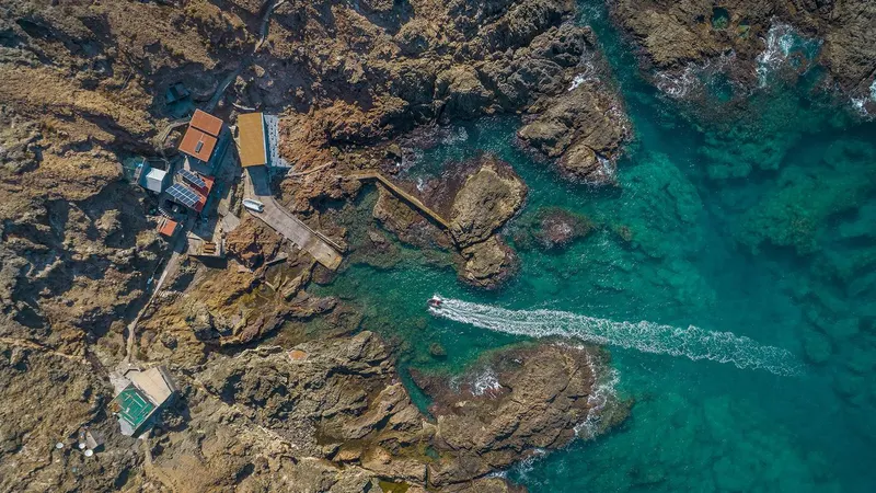 A Baía das Cagarras é uma das novas paisagens incluídas edição revista e aumentada de 'Madeira vista do Céu', de Gregório Cunha. Foto DR