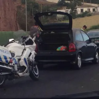 A PSP já está a tomar conta da ocorrência.