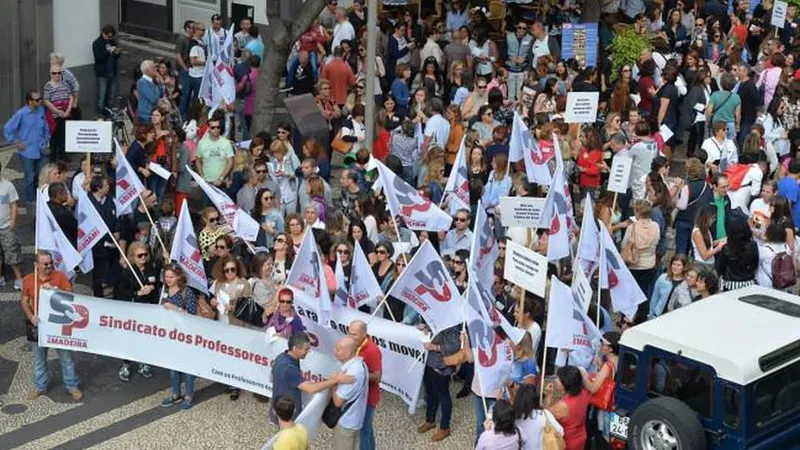 Manifestação dos professores no Funchal pela progressão nas carreiras congeladas há sete anos. Foto