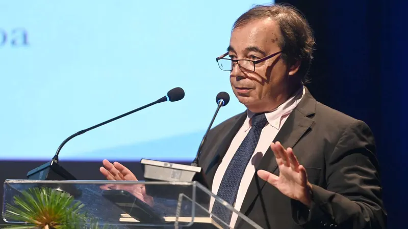 João Paulo Oliveira e Costa elegiou o alcance do Dicionário Enciclopédico da Madeira.&nbsp;