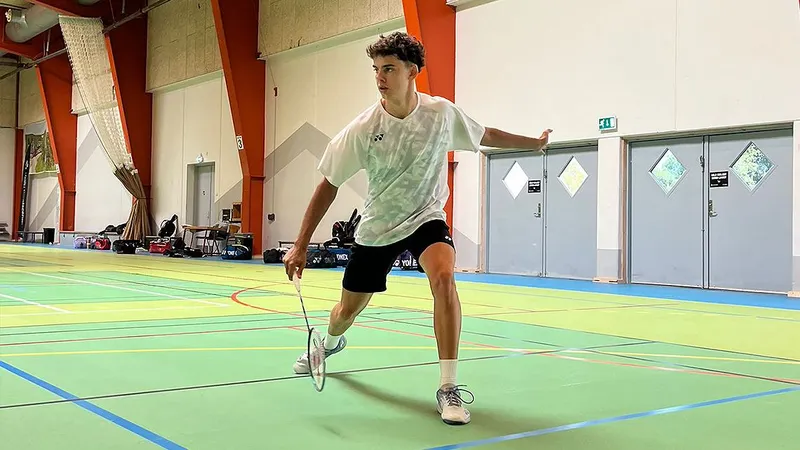 Tiago Berenguer, atleta madeirense, foi convidado para integrar grupo sub-21 que vai treinar com a Selecção Nacional da Tailândia durante 14 dias.