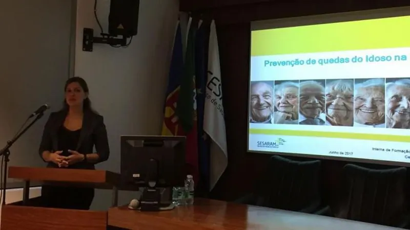 A médica Luísa Lopes, hoje, durante a apresentação do projecto para prevenir quedas.
