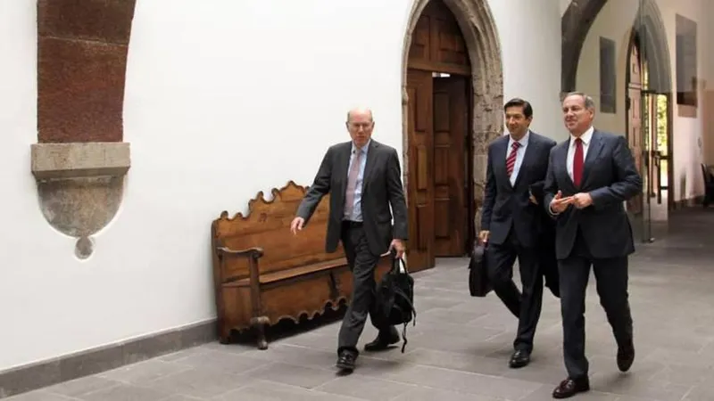 José Prada recebeu Fernando Pinto e um assessor da TAP.  Foto Homem de Gouveia/Lusa