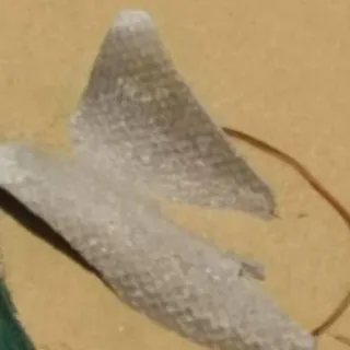 Lixo e amianto na praia. FOTO ‘OS VERDES’