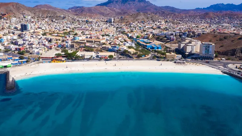 Mindelo, na ilha de São Vicente, em Cabo Verde, é uma das cidades ameaçadas, segundo a investigadora.&nbsp; &nbsp;Foto Shutterstock