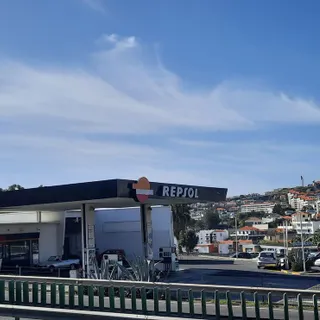 O assalto foi perpetrado na bomba de gasolina da Levada do Cavalo, no Funchal.