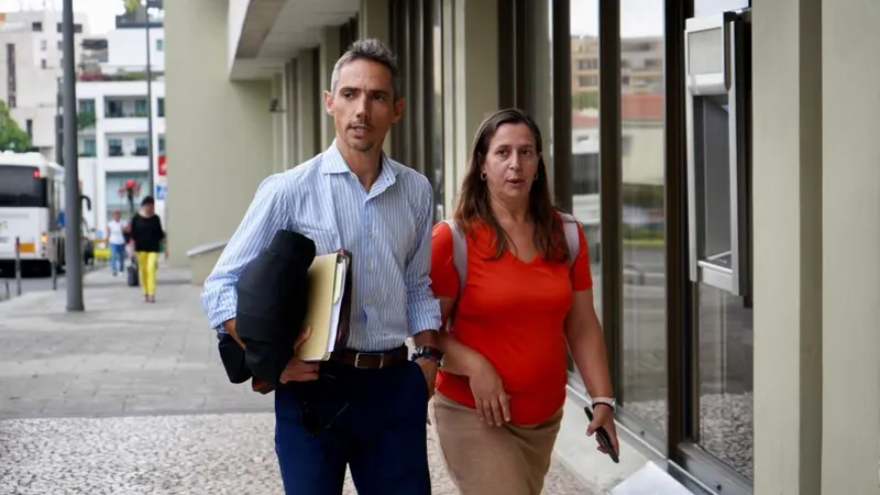 A ex-vice-presidente à chegada ao tribunal do Funchal, na manhã desta quarta-feira. Foto Miguel Espada/Aspress