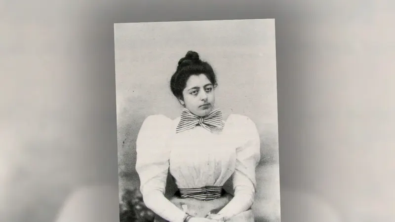 Retrato de Joana Abudarham cerca de 1897. (Atribuição: Photographia-Museu Vicentes)