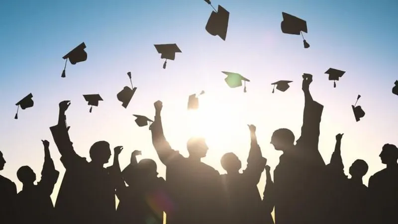 Dos 65.510 que se matricularam num curso superior em 2014-2015, 5.640 não tiveram o ‘canudo’.   Foto Shutterstock