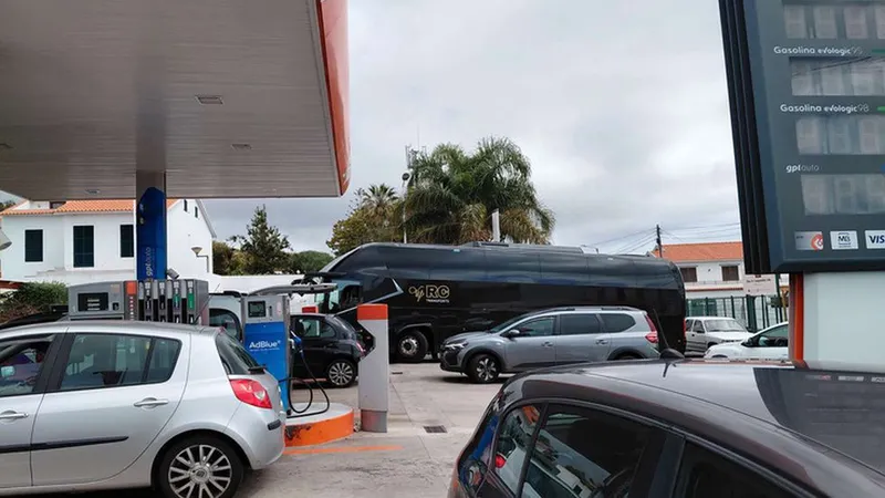 Na semana passada, com o aumento de 13,3 cêntimos no gasóleo e 6,5 cêntimos na gasolina 95, no domingo houve uma corrida aos postos de abastecimento.&nbsp;