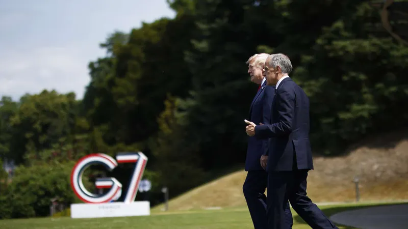 Mark Carney e Donald Trump durante a última reunião do G7, em Junho.&nbsp; Foto Arquivo/EPA/YOAN VALAT