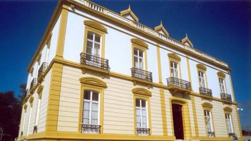 Uma das queixas prende-se com o facto de o Governo alegadamente deixar de assumir o pagamento do empréstimo contraído pela Universidade dos Açores. FOTO site da Universidade dos Açores
