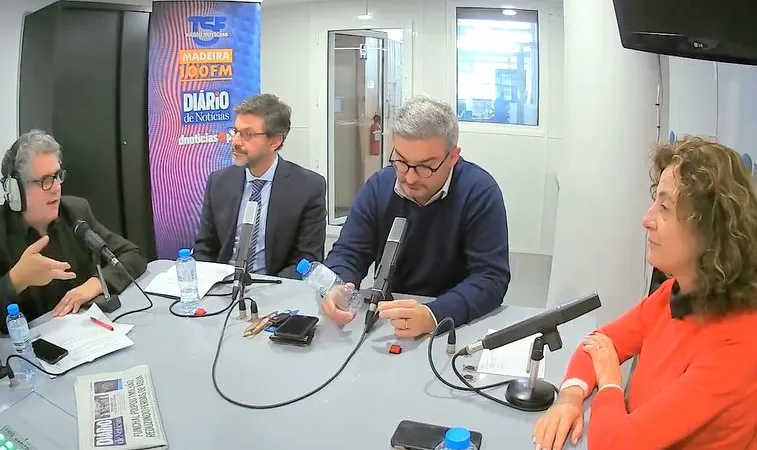 O 'Fecho de Contas' conta com André Barreto, Paulo Pereira e Cristina Pedra como comentadores.<br>