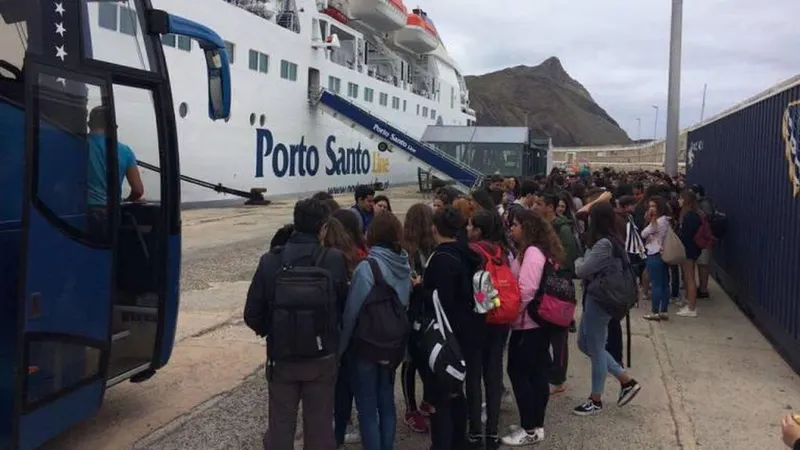 O concurso inclui uma viagem ao Porto Santo para os participantes, é um dos momentos altos do CriaPoesia.   Foro DR
