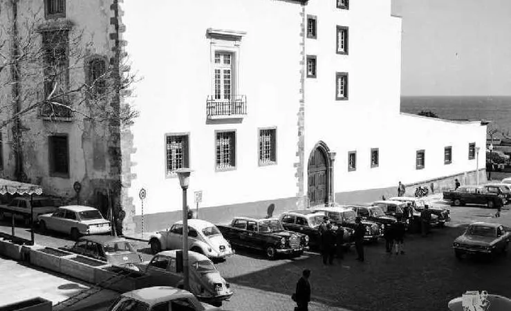 Fachada da antiga Alfândega do Funchal para a rua Dr. António José de Almeida e rua da Alfândega, Freguesia da Sé, Concelho do Funchal