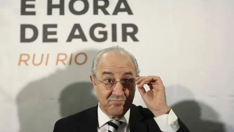 Rui Rio é um dos candidatos assumidos à liderança do PSD. O outro é Pedro Santana Lopes.