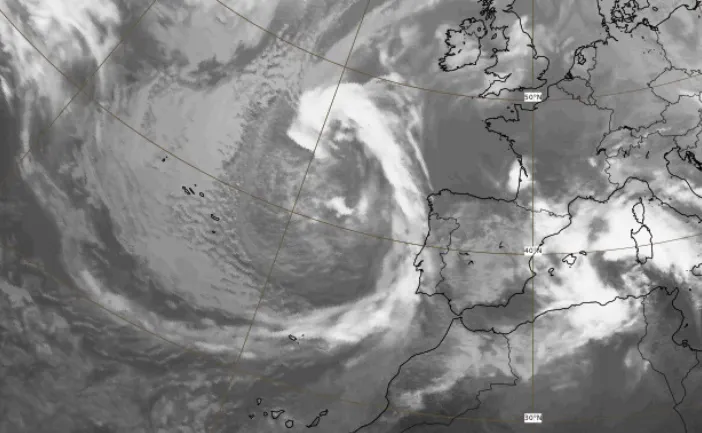 Imagem de satélite que irá evoluir nos próximos dias sobre a Madeira.