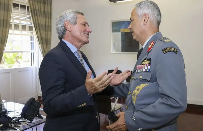 O&nbsp;Major-General Jorge Pedro apresentou, hoje, cumprimentos de despedida a José Manuel Rodrigues, secretário regional de Economia.&nbsp;