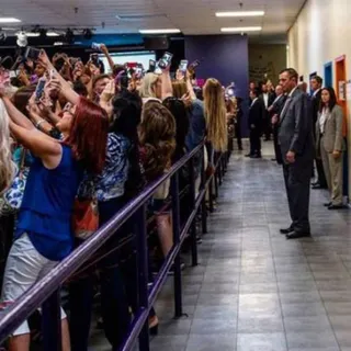 Hillary Clinton durante a campanha em Orlando.