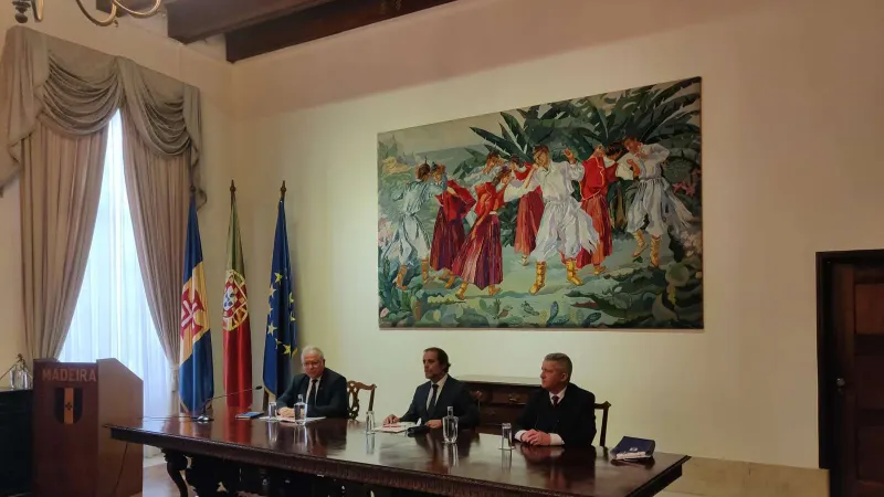 Miguel Albuquerque proferiu uma conferência para os formandos do Curso de Defesa Nacional.&nbsp;