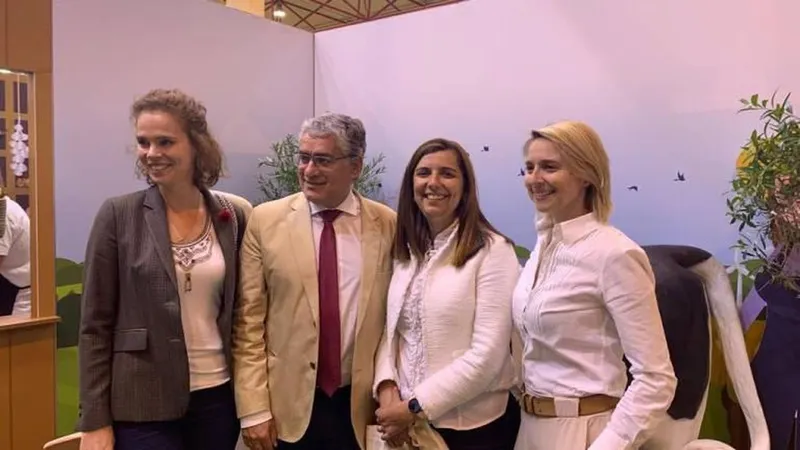 Secretário regional e deputadas visitaram stand da Madeira.