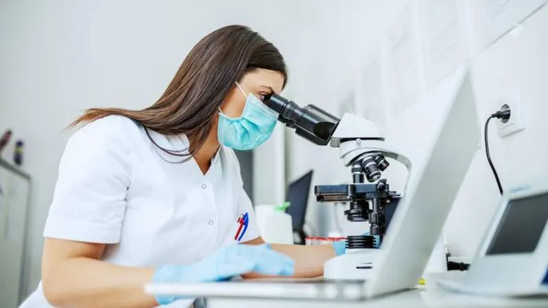 Os profissionais precisam de estar livres para trabalharem nos laboratórios de diagnóstico