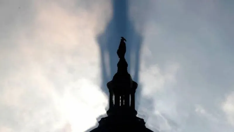 Imagem da Estátua da Liberdade de Thomas Crawford, na cúpula do Capitólio em Washington.REUTERS/Kevin Lamarque