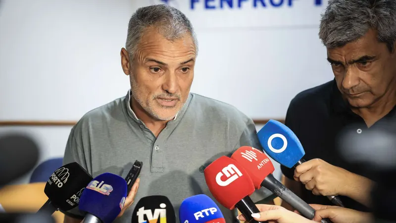 Francisco Gonçalves, secretário geral da Federação Nacional dos Professores (Fenprof) durante uma conferência de imprensa na semana passada.&nbsp;