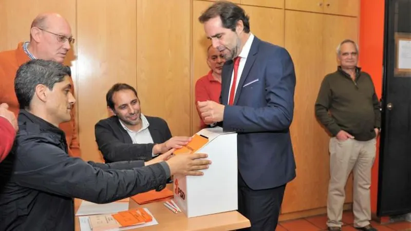 Miguel Albuquerque votou na sede do partido em São Martinho 