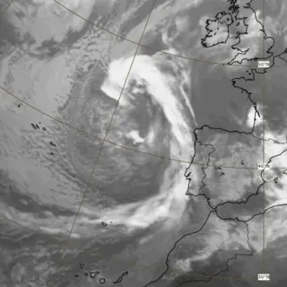 Imagem de satélite que irá evoluir nos próximos dias sobre a Madeira.