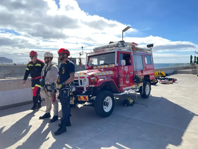 Exposição de meios e com a realização exercícios de salvamento e de resgate, em ribeira e no mar, na Praça do Povo, no Funchal.