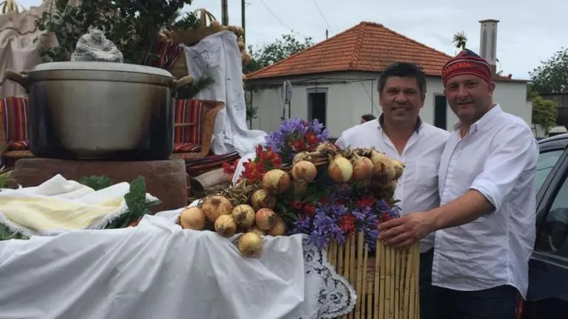 Algumas imagens do cortejo de hoje.