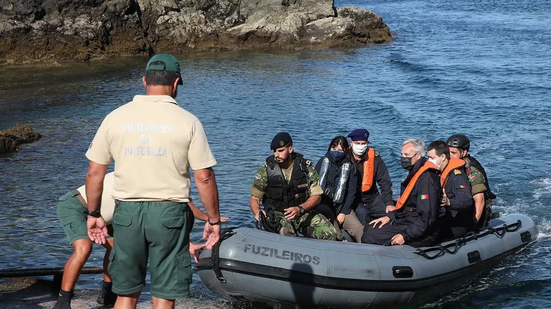 O ministro da Defesa deslocou-se à Selvagem Grande na fragata Álvares Cabral, juntamente com a secretária regional do Ambiente.