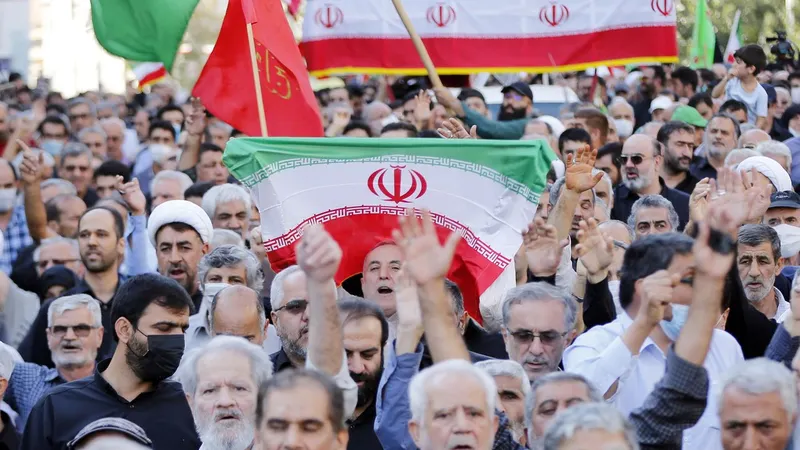 Protestos pró-governo, que afirma que a onda de manifestações é instigada pelos EUA e Israel.&nbsp; &nbsp;Foto&nbsp;EPA/ABEDIN TAHERKENAREH